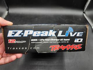 TRAXXAS EZ-PEAK LIVE 12AMP BATTERY CHARGER CB0524OS